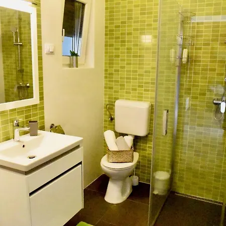 Ground Floor With Spacious Backyard Pula