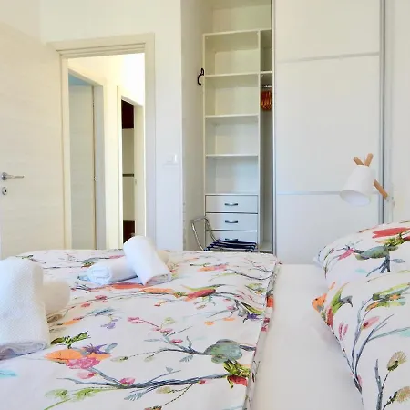 Ground Floor With Spacious Backyard 招待所