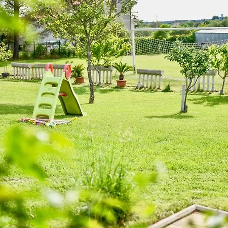Ground Floor With Spacious Backyard 3* Pula