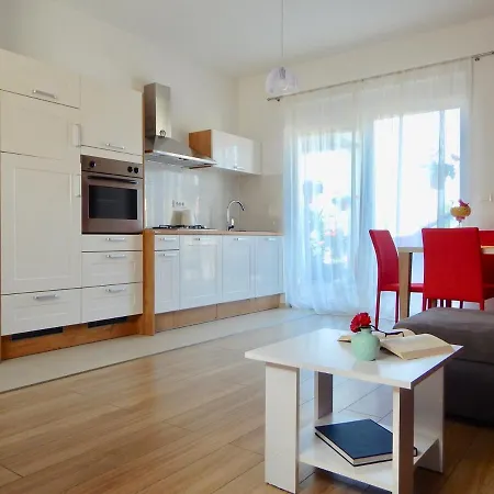 Ground Floor With Spacious Backyard Gasthuis Pula