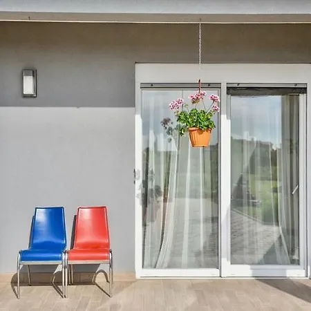 Ground Floor With Spacious Backyard 3* Pula