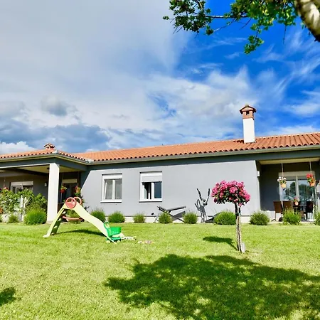 Ground Floor With Spacious Backyard Gasthuis Pula