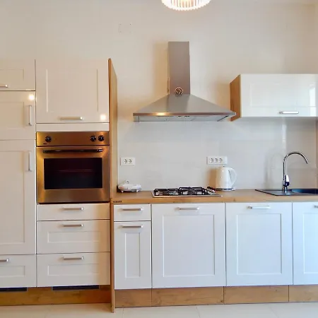 Ground Floor With Spacious Backyard Vendégház 3*