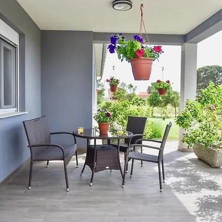 Vendégház Ground Floor With Spacious Backyard Póla
